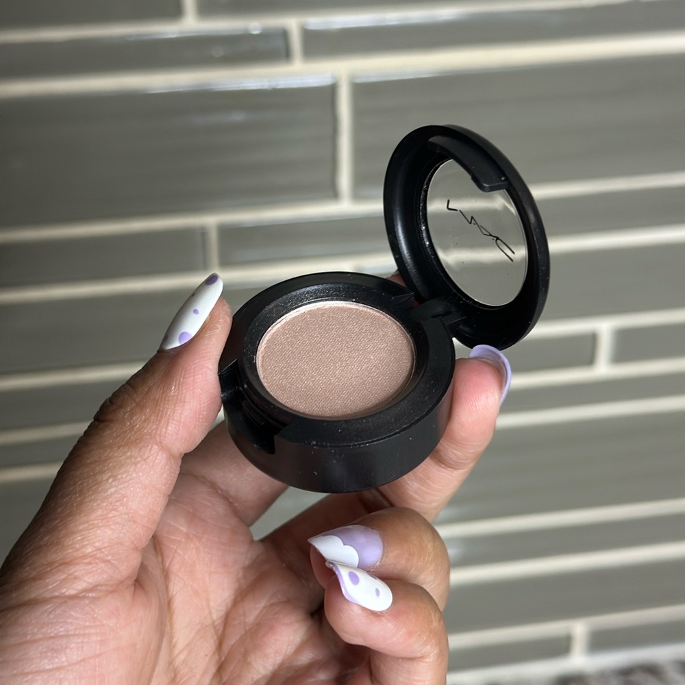 NEW - MAC Cosmetics Single Eyeshadow - Naked Lunch Frosting
